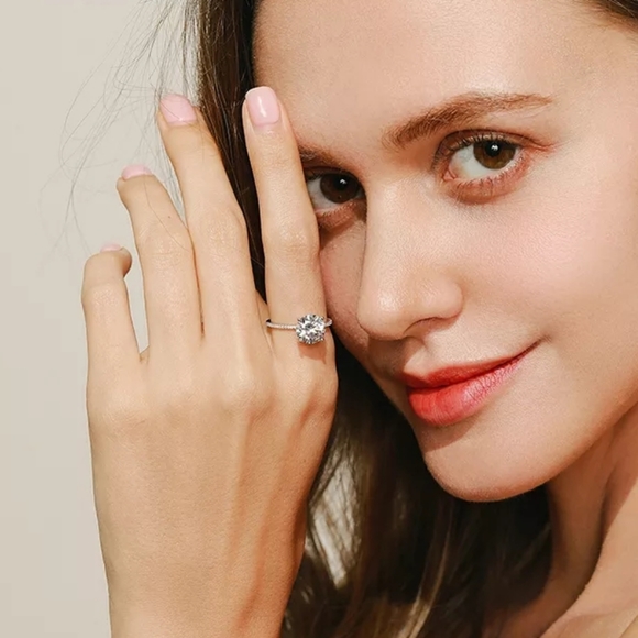 Classic Luxury 3Ct Engagement Ring - Picture 4 of 7